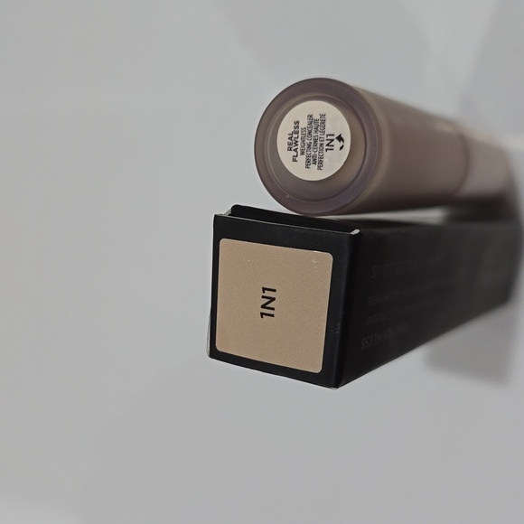 NIB ✅ Laura Mercier #1N1 Real Flawless Weightless Perfecting Serum Concealer ✨ - Picture 7 of 8